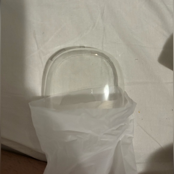 Protective clear silicon cases for Aipods Max - Picture 5 of 6